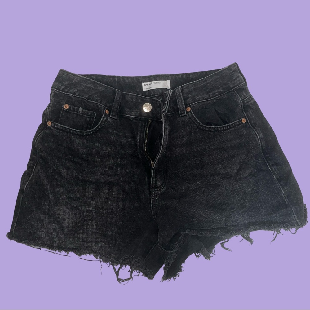 Garage Distressed Denim Black Mom Jean Shorts (Size 9)